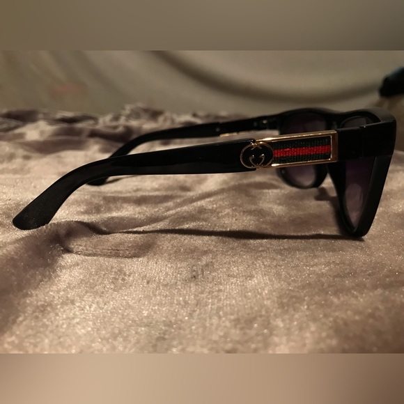 Gucci Shade Sunglasses 🕶 - Picture 2 of 7